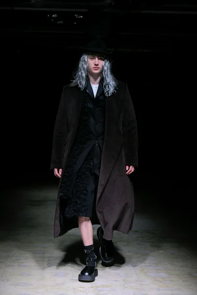 Look 28